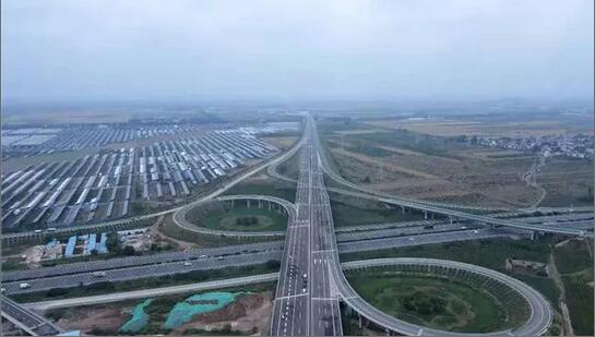 和嘉丨津石高速公路機(jī)房監(jiān)控、戶外綜合電控柜項(xiàng)目施工中 